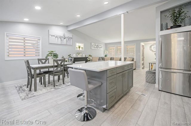 9720 Seavitt Drive, Allen Park, MI 48101