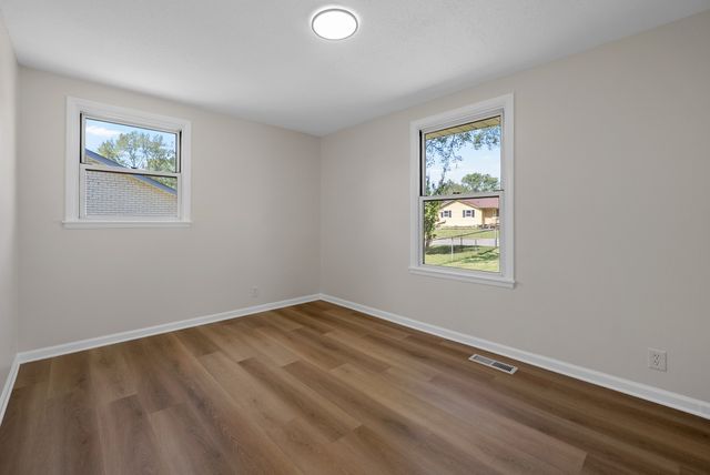 112 King Cole Dr, Clarksville, TN 37042