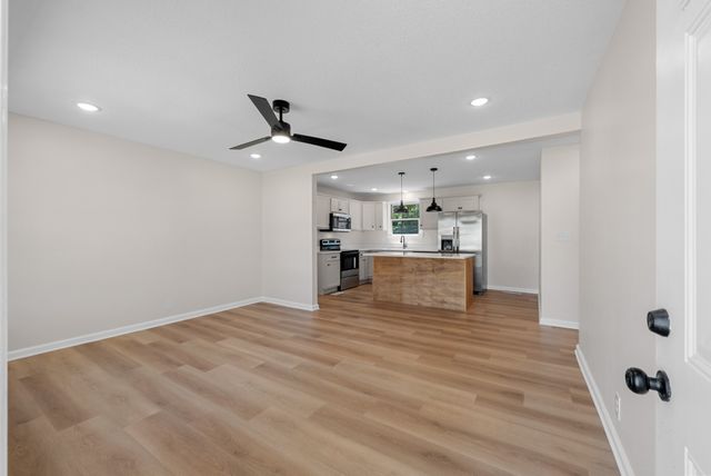 112 King Cole Dr, Clarksville, TN 37042