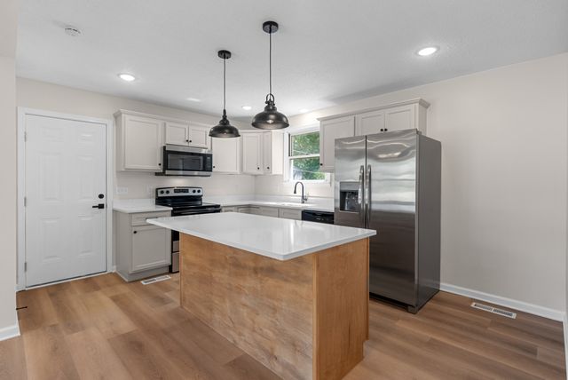 112 King Cole Dr, Clarksville, TN 37042