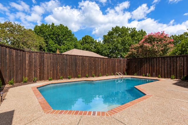 1909 Chestnut Hill Lane, Richardson, TX 75082