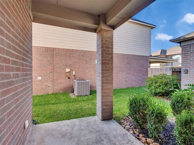 9915 Valance Way, Conroe, TX 77385