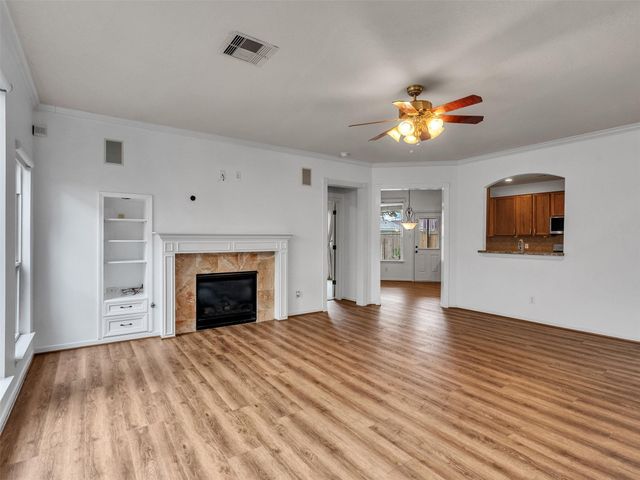 9915 Valance Way, Conroe, TX 77385