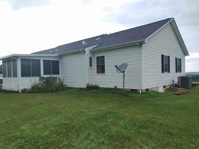 112 GUERNSEY LN, Staunton, VA 24401