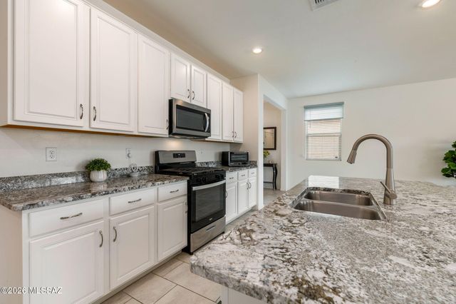 8686 N Calle La Canoa, Tucson, AZ 85742