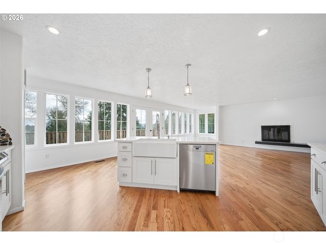 1006 COWLITZ Way, Kelso, WA 98626