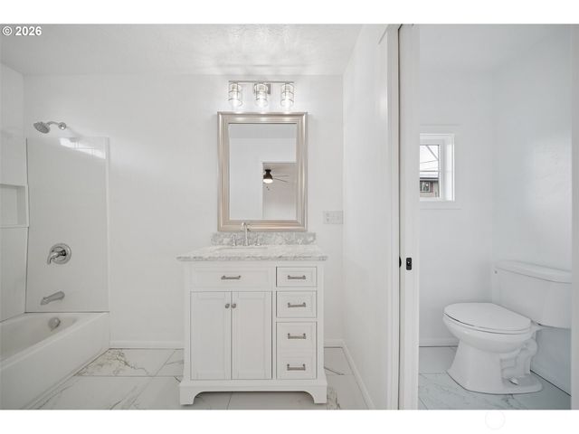 1006 COWLITZ Way, Kelso, WA 98626