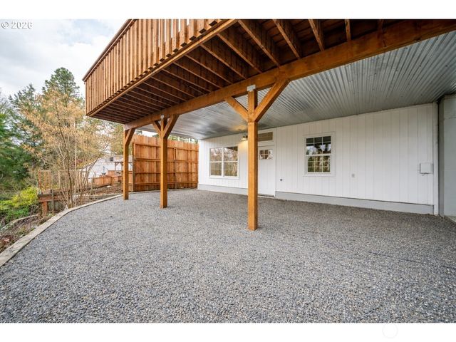 1006 COWLITZ Way, Kelso, WA 98626