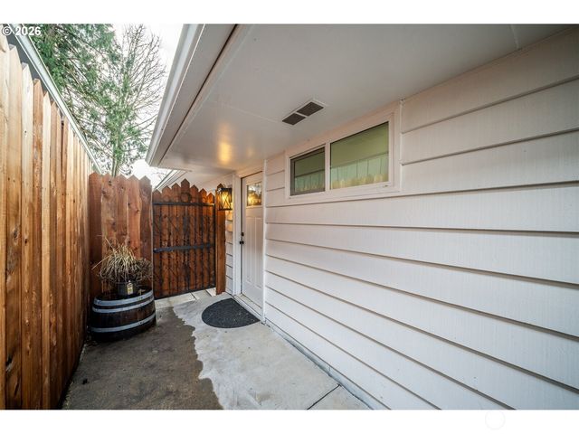 1006 COWLITZ Way, Kelso, WA 98626