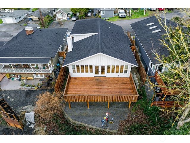 1006 COWLITZ Way, Kelso, WA 98626