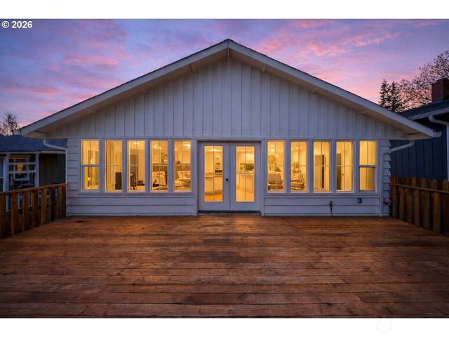 1006 COWLITZ Way, Kelso, WA 98626