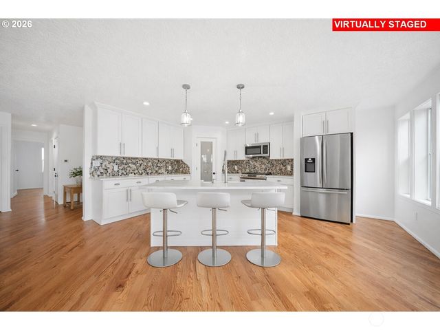 1006 COWLITZ Way, Kelso, WA 98626