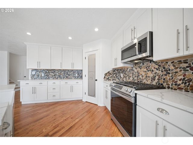 1006 COWLITZ Way, Kelso, WA 98626