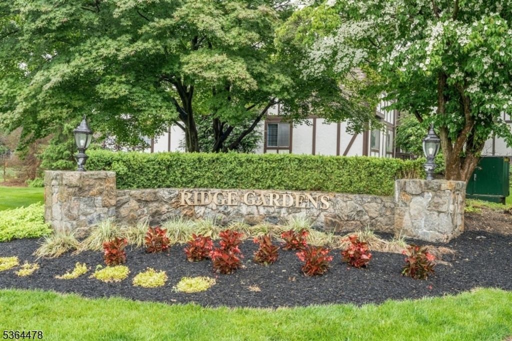 905 Thoreau Ct, Mahwah Twp., NJ 07430