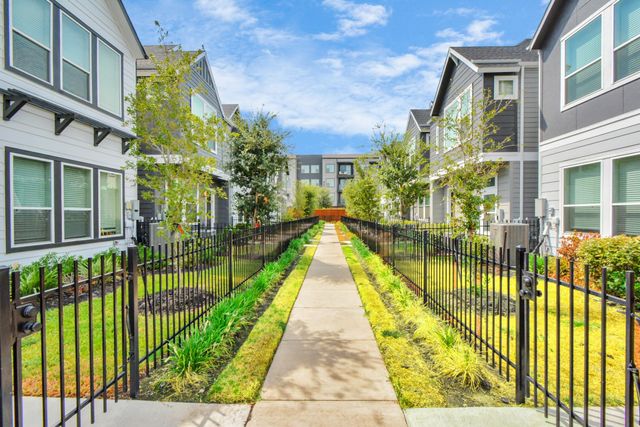 703 Strawberry Pines Court, Houston, TX 77009