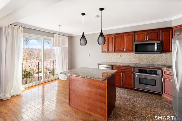 201 Highview Avenue C2, Stamford, CT 06907