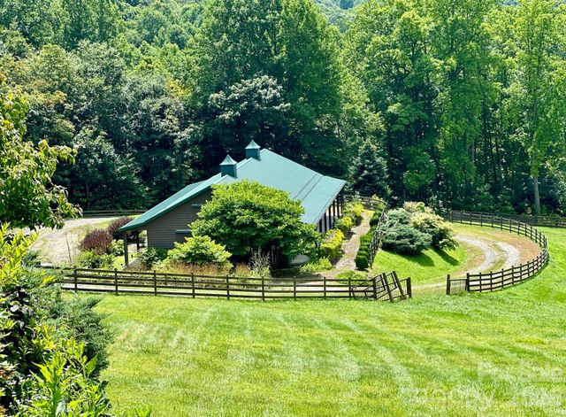 35 Flying Hawk Way, Clyde, NC 28721
