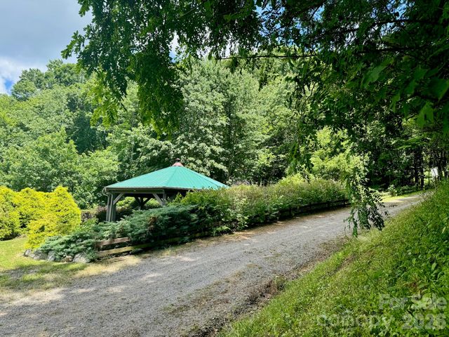 35 Flying Hawk Way, Clyde, NC 28721