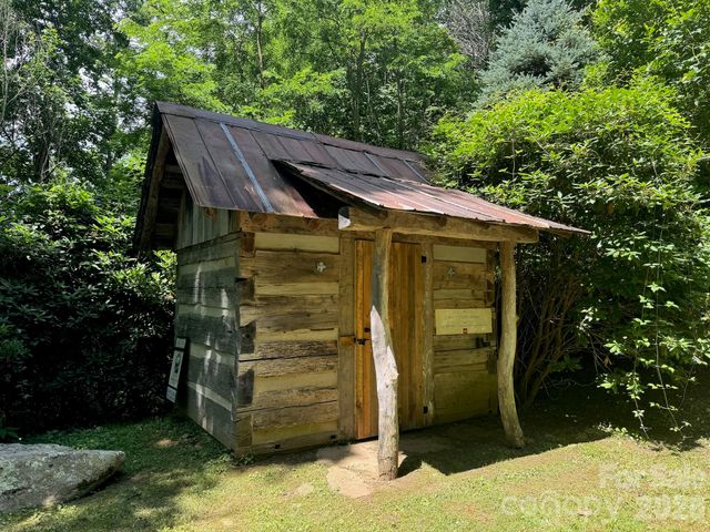 35 Flying Hawk Way, Clyde, NC 28721