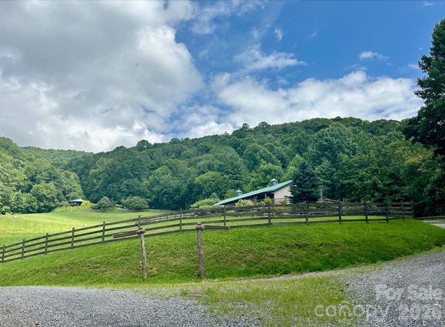 35 Flying Hawk Way, Clyde, NC 28721
