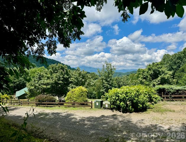 35 Flying Hawk Way, Clyde, NC 28721