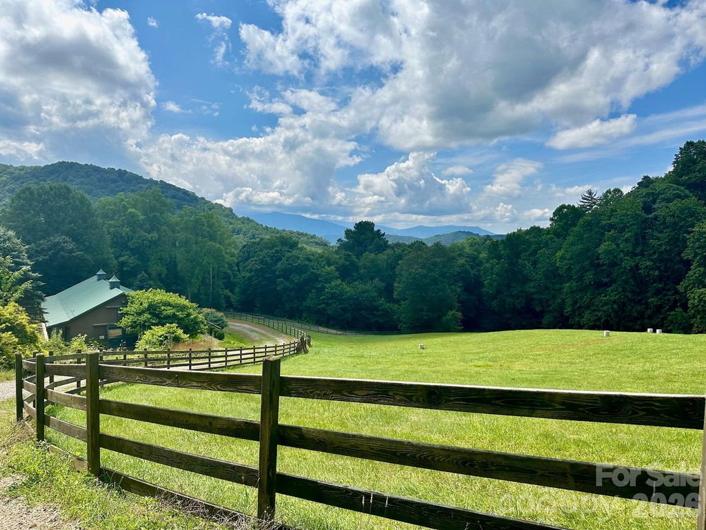 35 Flying Hawk Way, Clyde, NC 28721