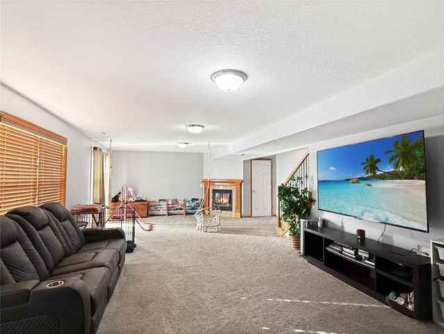 5135 Cypress Drive, Pleasant Hill, IA 50327