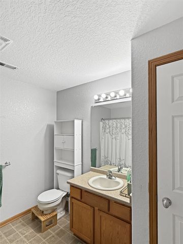 5135 Cypress Drive, Pleasant Hill, IA 50327