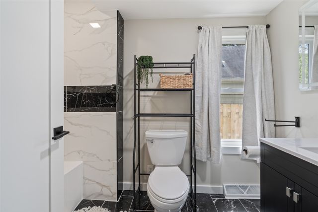 1431 E 19th Street, Des Moines, IA 50316