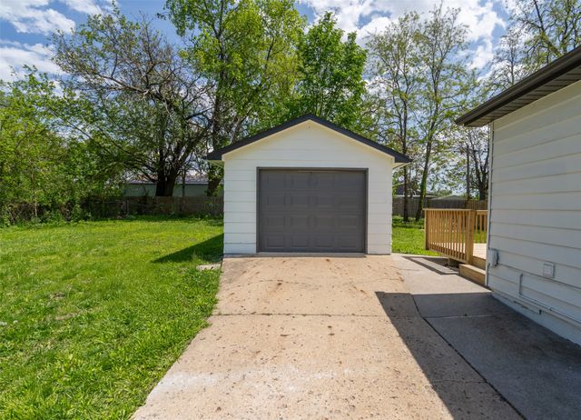 1431 E 19th Street, Des Moines, IA 50316