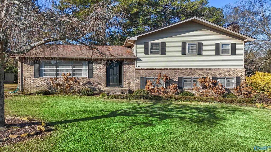 1201 Elm Circle, Albertville, AL 35950