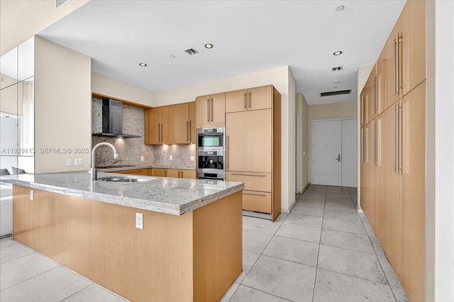 900 Brickell Key Blvd 2605, Miami, FL 33131