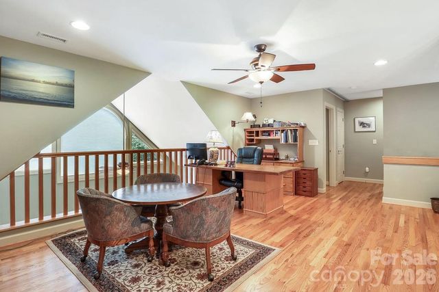 301 Gateway Drive, Hendersonville, NC 28739