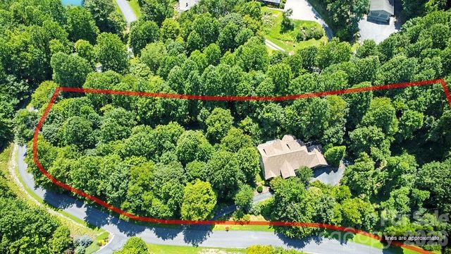 301 Gateway Drive, Hendersonville, NC 28739
