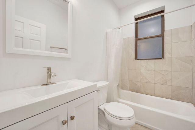 1010 W Dakin Street 1, Chicago, IL 60613