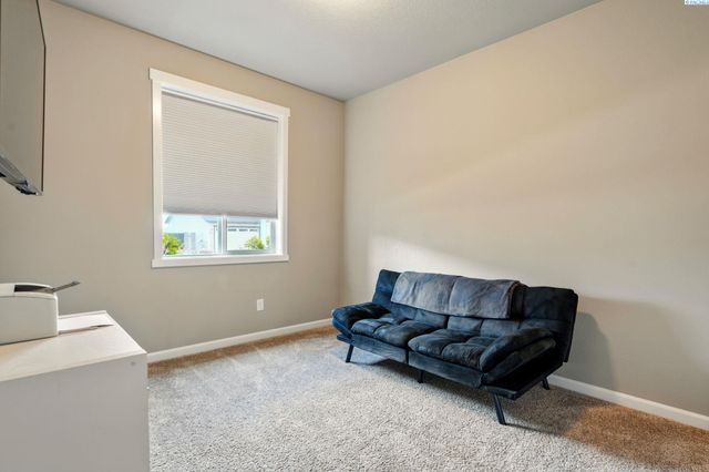 8383 Lennox St., West Richland, WA 99353