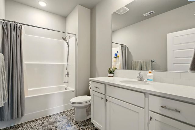 8383 Lennox St., West Richland, WA 99353