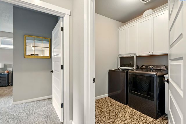 8383 Lennox St., West Richland, WA 99353