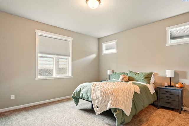 8383 Lennox St., West Richland, WA 99353