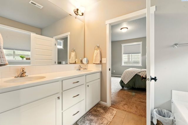 8383 Lennox St., West Richland, WA 99353