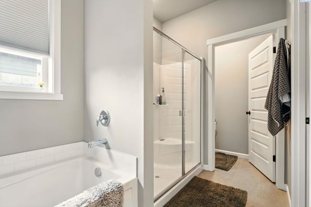 8383 Lennox St., West Richland, WA 99353