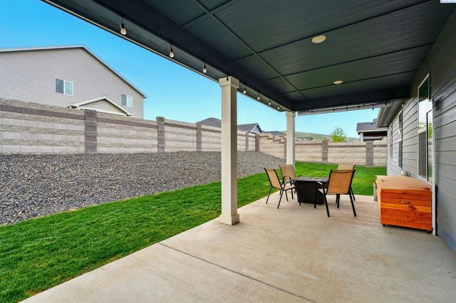 8383 Lennox St., West Richland, WA 99353