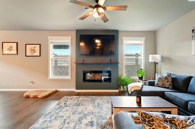 8383 Lennox St., West Richland, WA 99353