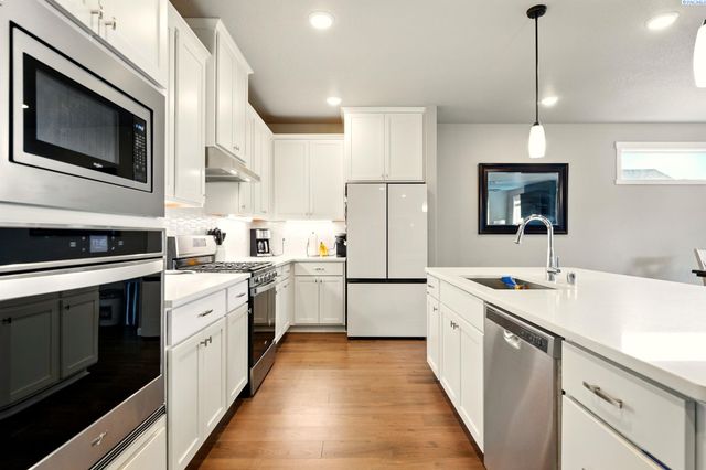 8383 Lennox St., West Richland, WA 99353