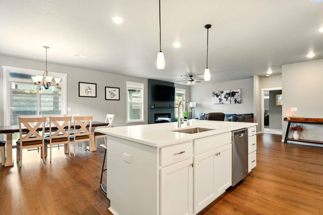 8383 Lennox St., West Richland, WA 99353