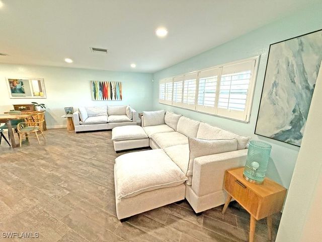 2818 SE 17th PL, Cape Coral, FL 33904