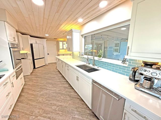 2818 SE 17th PL, Cape Coral, FL 33904