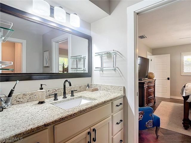 2818 SE 17th PL, Cape Coral, FL 33904