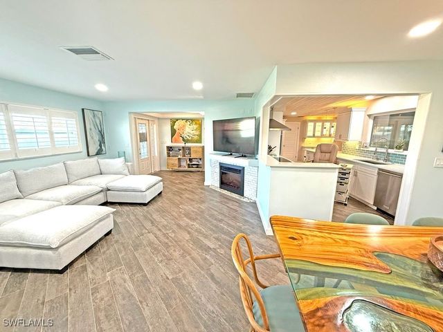 2818 SE 17th PL, Cape Coral, FL 33904