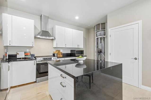 836 C Ave., Coronado, CA 92118